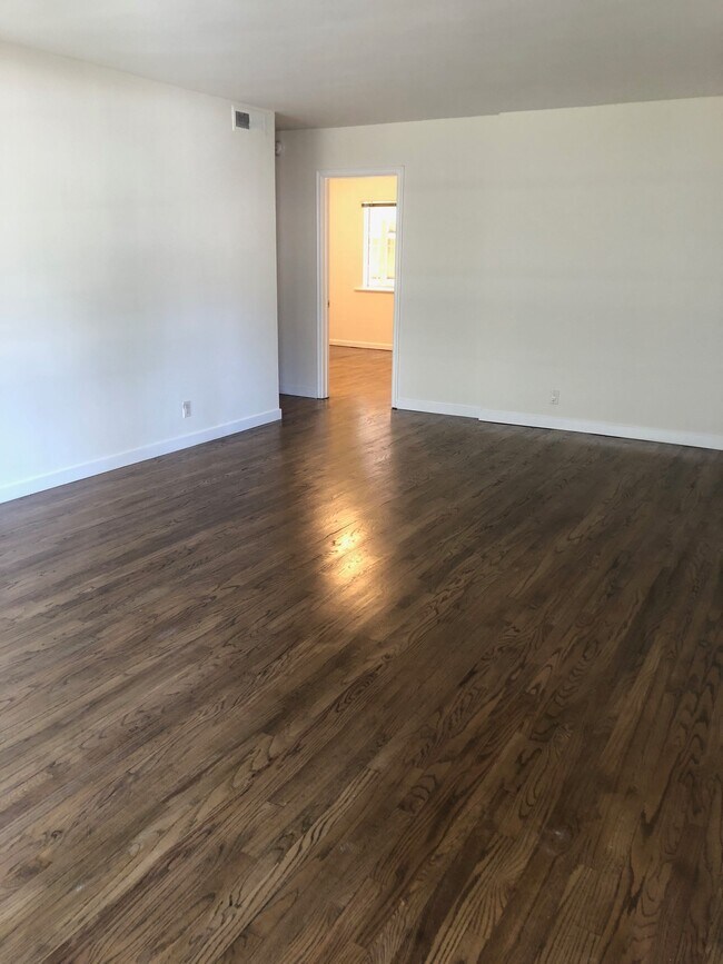 Building Photo - 1716 Laurel Canyon Blvd