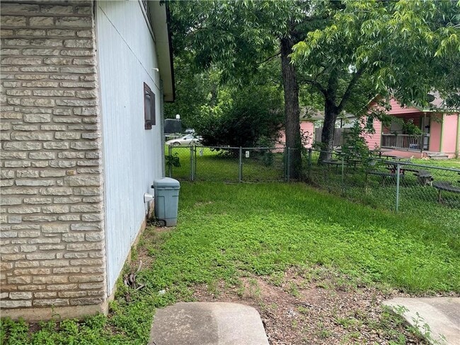 Building Photo - 905 Tillery St