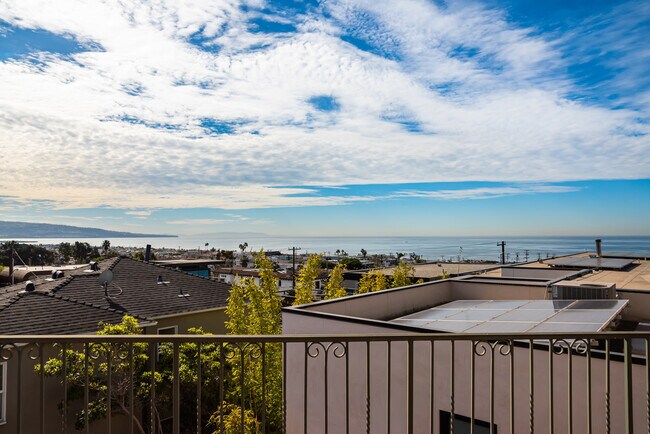 Building Photo - 620 13th St