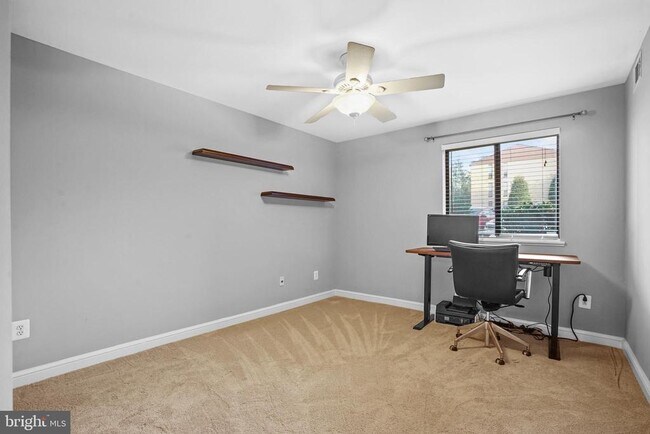 Building Photo - 2045 Royal Fern Ct