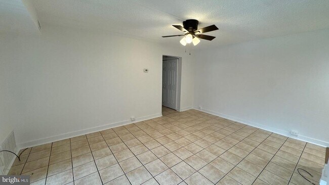 Building Photo - 5909 Tamar Dr