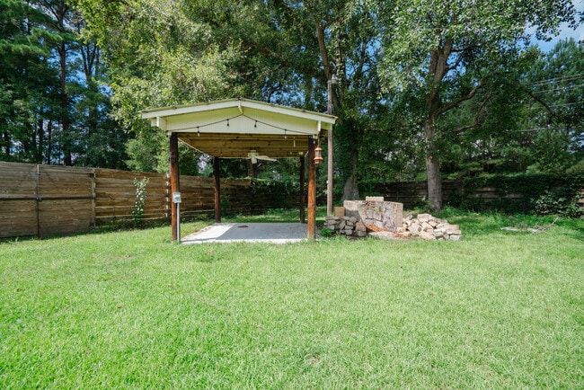 Building Photo - 122 Longleaf Cir