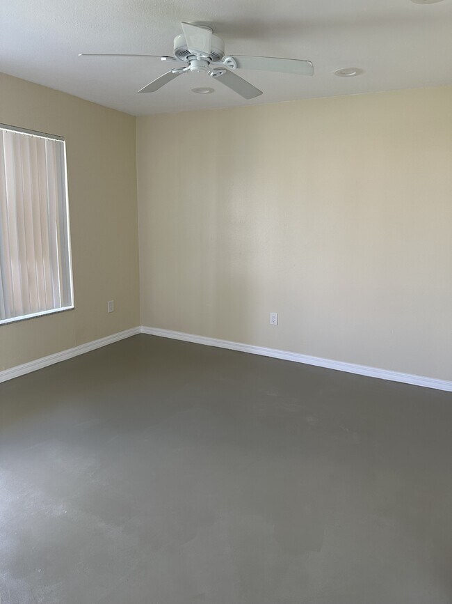 Building Photo - 6185 Deming Ave