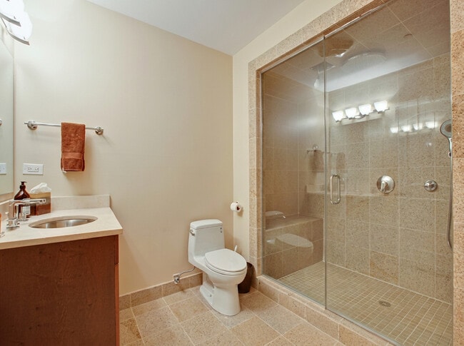 Building Photo - 7229 Roxbury Ct