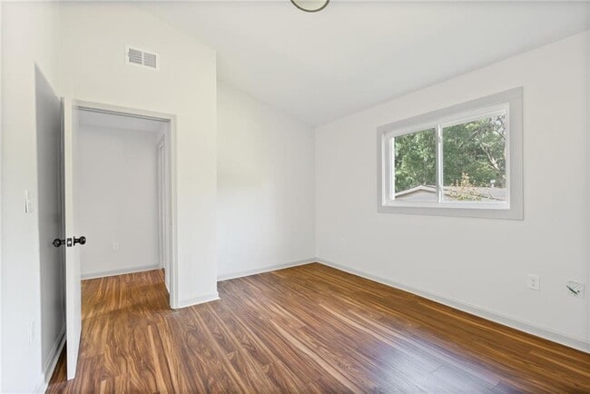 Building Photo - 3119 Piper Dr