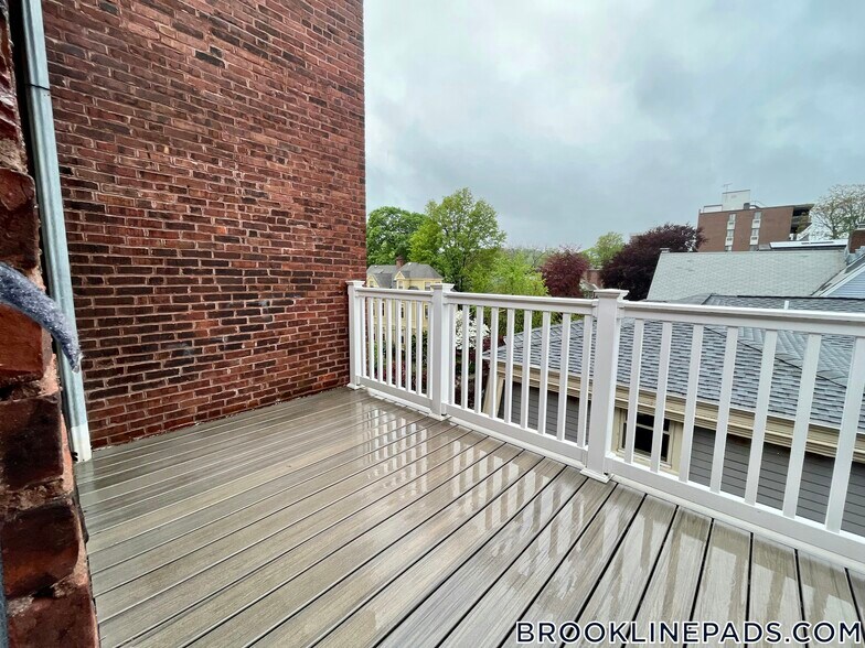 Building Photo - 154 Harvard St