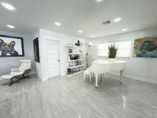 Building Photo - 4801 W Park Rd