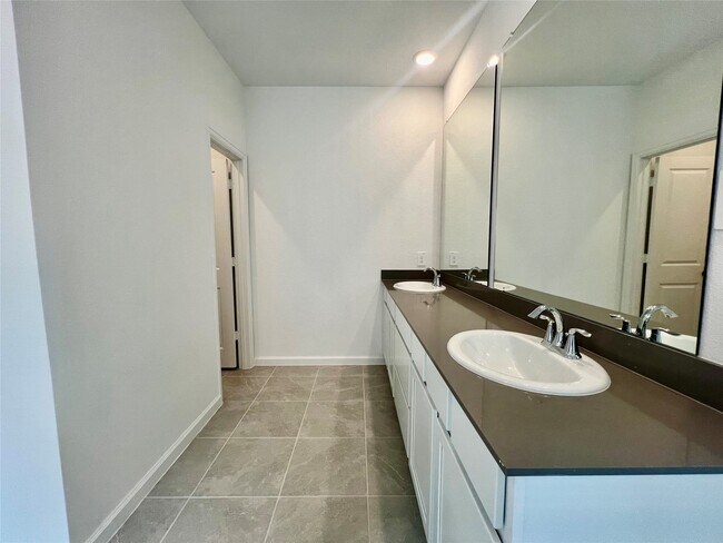 Building Photo - 17771 Misty Brk Ln