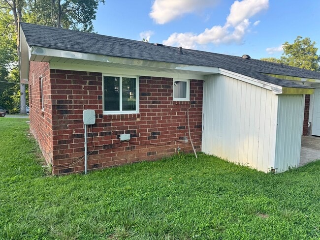 Building Photo - 511 Everett Ln