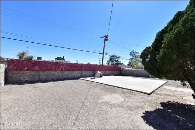 Building Photo - 908 Bolivia St