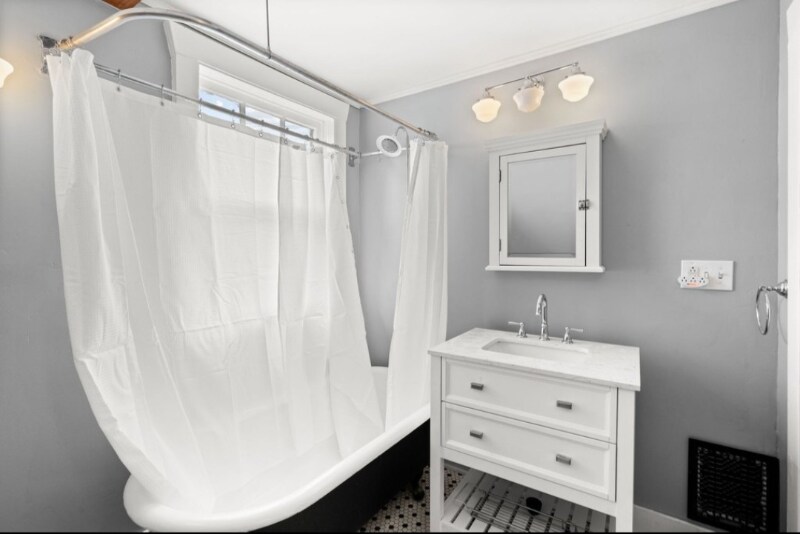 Building Photo - 1204 McGavock Pk