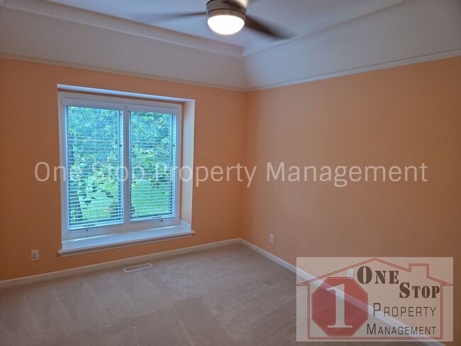 Building Photo - Beautiful 2 bedroom, 3 bathroom Villa in Overland Park!