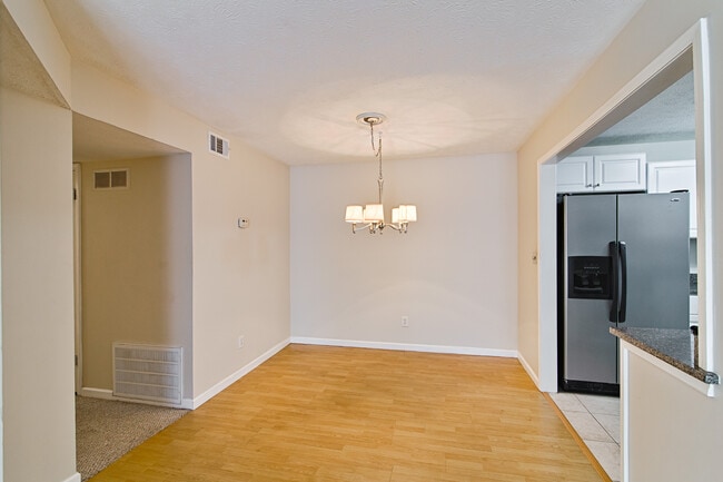Building Photo - 1102 Augusta Dr