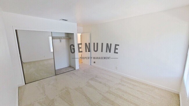 Building Photo - Stunning 2nd Story 3 Bedroom Condo in Woodlake Villas, La Habra
