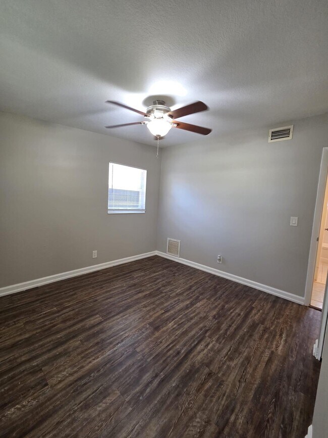 Building Photo - 3818 Everglades Rd