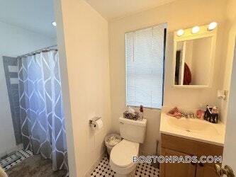 Building Photo - 829 Beacon St