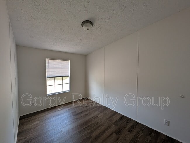 Building Photo - 812 Shelby Ave
