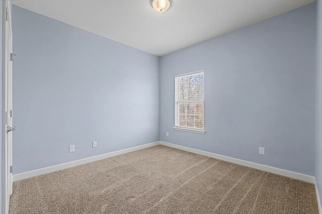 Building Photo - 140 Tulip Grove Point