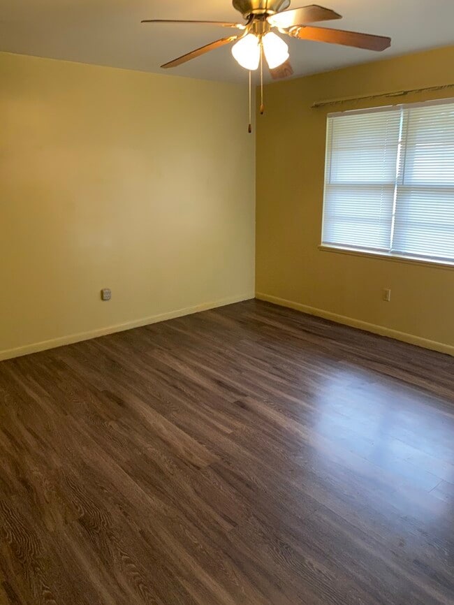 Building Photo - 2410 Martha Cir