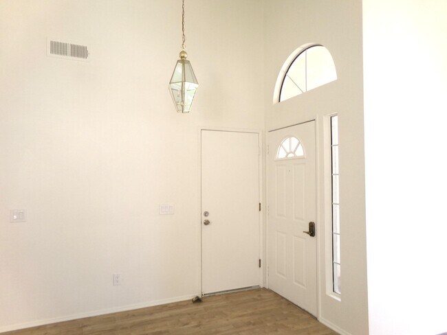 Building Photo - 4829 W Forest Oaks Ave