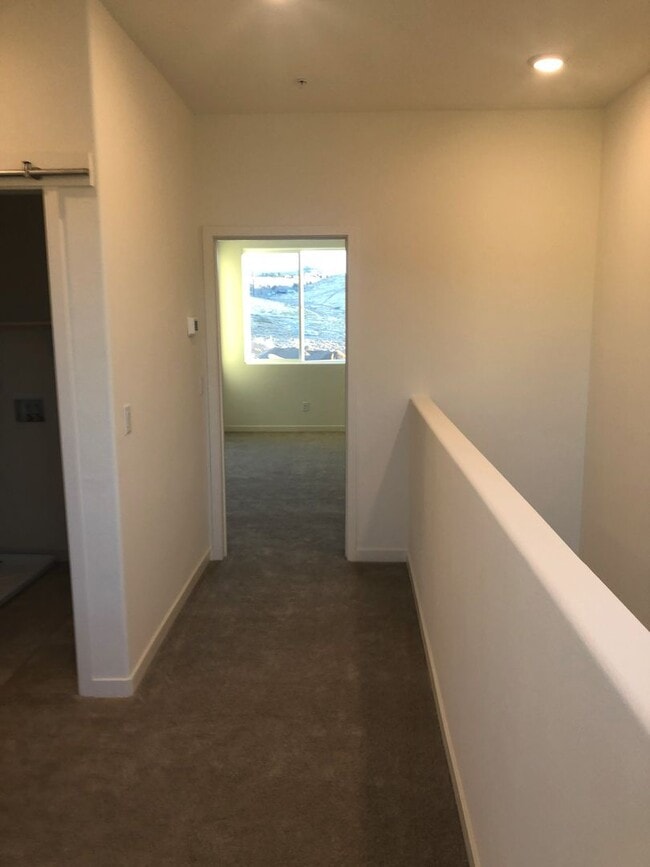 Building Photo - CORNER LOT - END UNIT - NO YARD TO MAINTAIN - GRANITE - STAINLESS - GATED