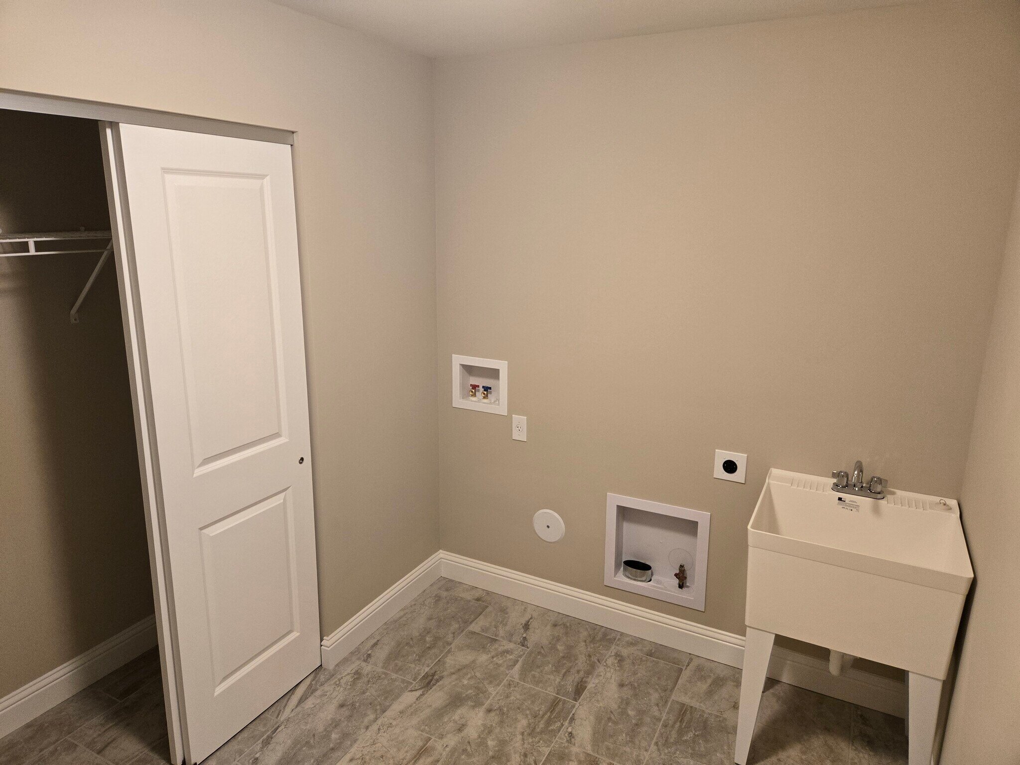 Building Photo - 2618 Cherry Farms Dr