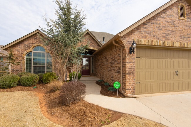 Building Photo - 2124 New Brook Dr