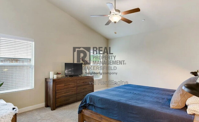 Building Photo - 9312 Woodbrook Dr