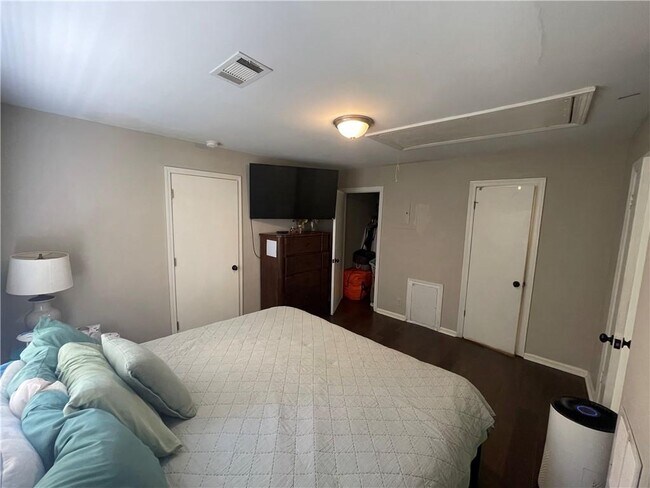 Building Photo - 737 Sunnybrook Dr