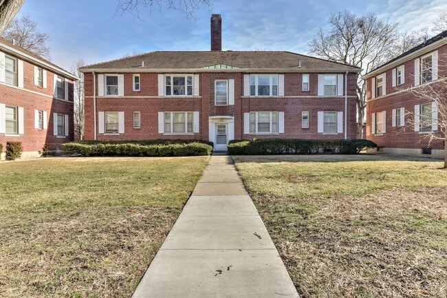 Primary Photo - 2 bedroom, 1 bath condo close to Blair Par...