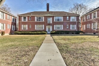 Building Photo - 2 bedroom, 1 bath condo close to Blair Par...