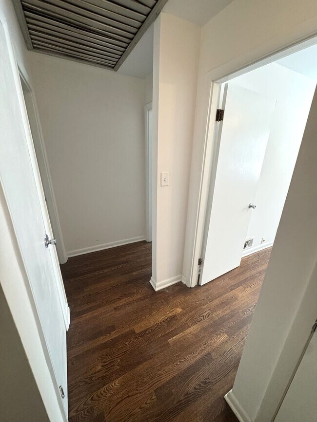 Building Photo - 5br home off S. Milledge For Rent