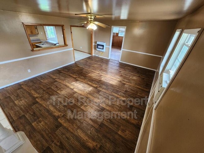 Building Photo - 410 N Division St