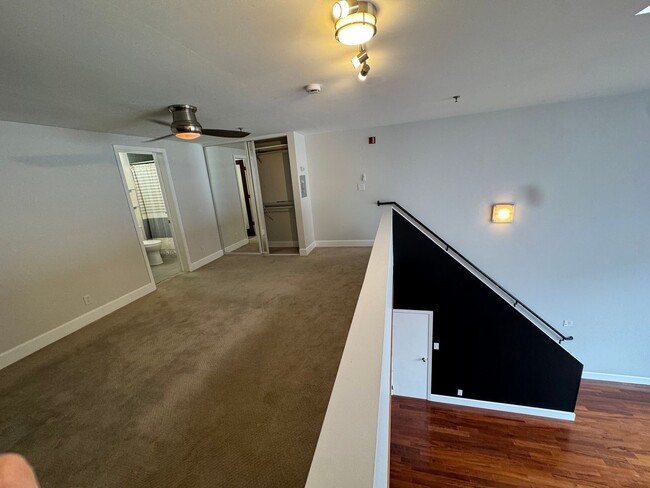 Building Photo - Recently Updated 1BD/1BATH LOFT Located By...