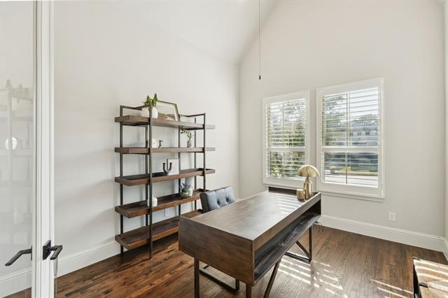 Building Photo - 204 Chisholm Trail