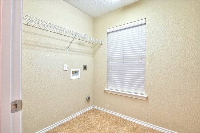 Building Photo - 6302 Denison Oaks Dr