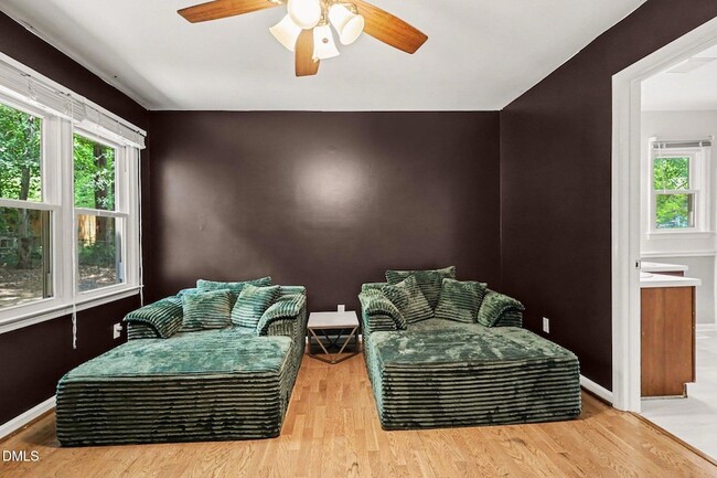 Building Photo - 302 Hutchins Dr