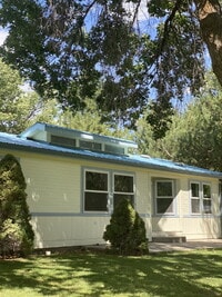 Building Photo - Country Living, 3 Bedroom, 2 Bath Home in New Castle