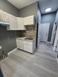Building Photo - 260 Grand St