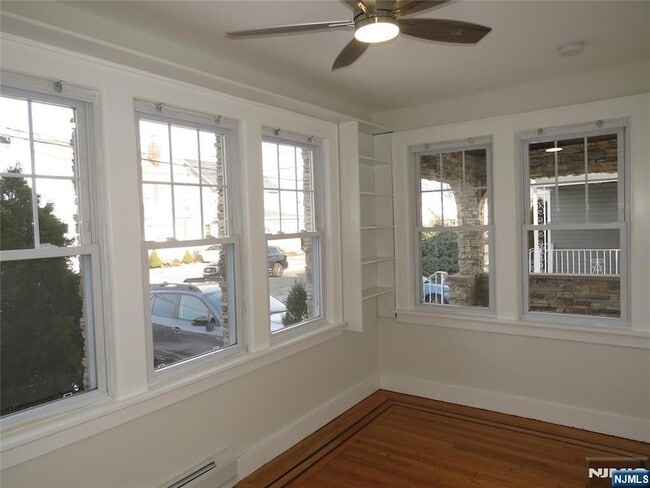 Building Photo - 8 Louis St