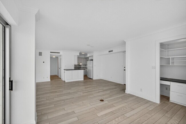 Building Photo - 2600 N Flagler Dr