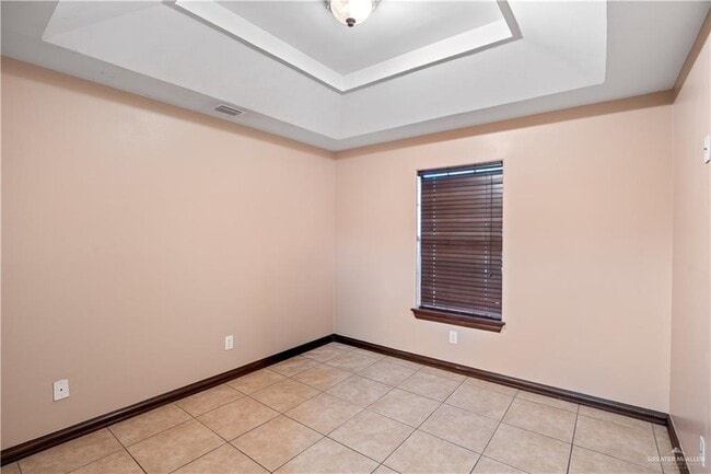 Building Photo - 20 Silverado Dr E