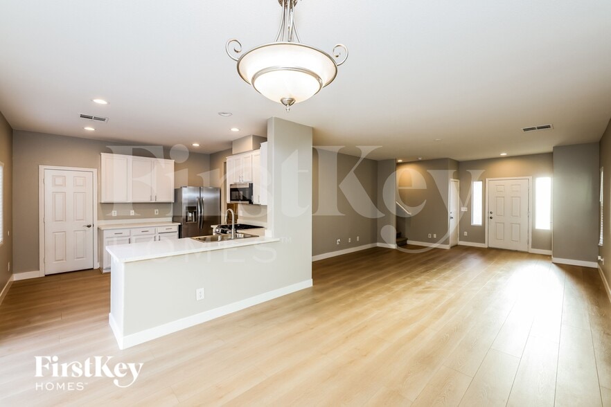 Building Photo - 10417 Calypso Cave St