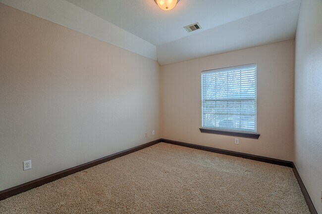 Building Photo - 42 Rocky Point Ct