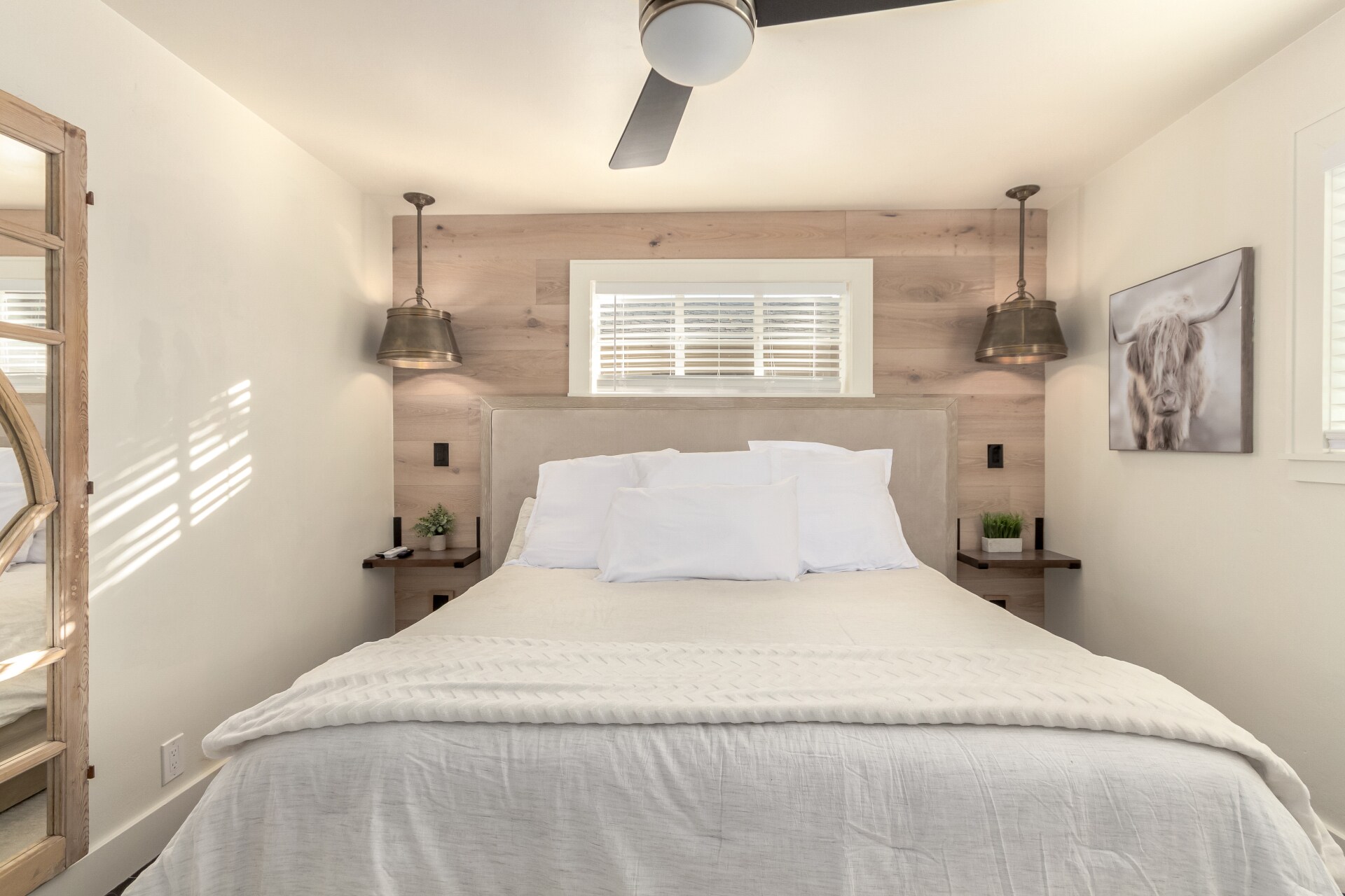 Building Photo - 1935 E Coolidge St