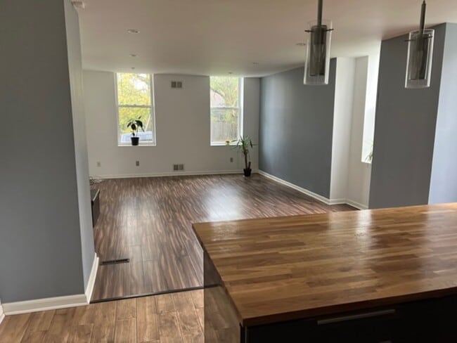 Building Photo - Spacious home 4 bedroom 2 1/2 bath Pittsburgh PA 15201