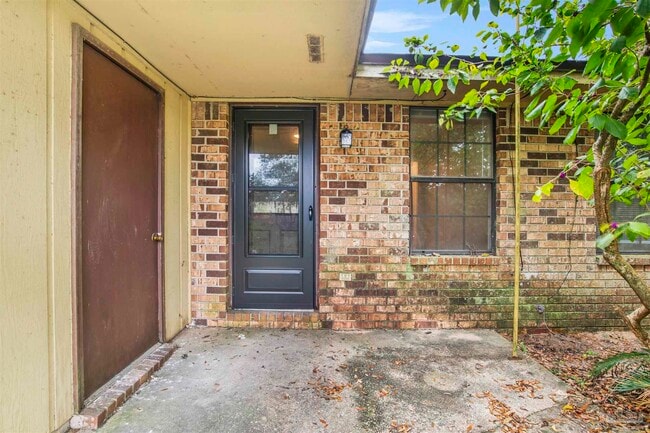 Building Photo - 1382 Fairchild St