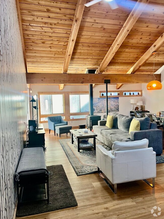 Building Photo - Mountain Escape in Mammoth Lakes – 2 Bed +...