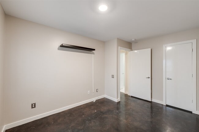 Building Photo - 807 Robin St