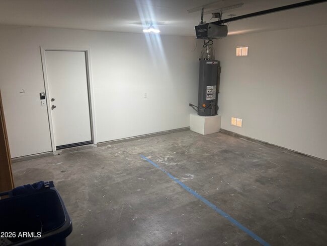 Building Photo - 5225 E Florian Ave